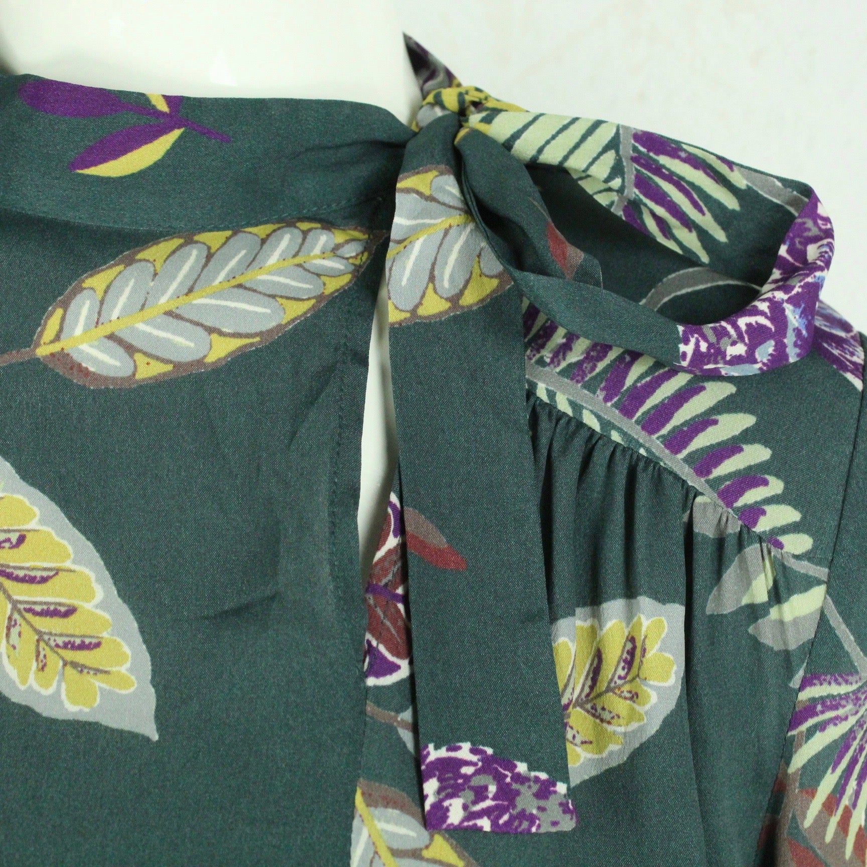 Second Hand DAY BIRGER ET MIKKELSEN Bluse mit Seide Gr. 36 grün mehrfarbig geblümt (*)