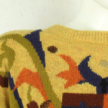 Laden Sie das Bild in den Galerie-Viewer, Vintage Pullover mit Wolle Gr. M bunt Crazy Pattern Strick