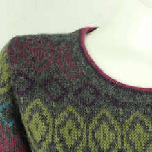 Laden Sie das Bild in den Galerie-Viewer, Vintage Wollpullover Gr. S bunt gemustert Strick