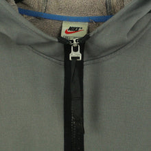 Laden Sie das Bild in den Galerie-Viewer, Vintage NIKE Hoodie Gr. L grau mit Logo Stickerei und Kapuze