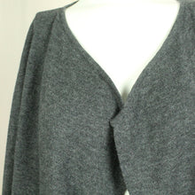 Laden Sie das Bild in den Galerie-Viewer, Second Hand PROUDMADE Cardigan Gr. XL grau uni Strickjacke (*)