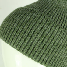 Laden Sie das Bild in den Galerie-Viewer, HG Beanie Strickmütze moosgrün mit Wolle &amp; Kaschmir - Einheitsgröße NEU