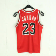 Laden Sie das Bild in den Galerie-Viewer, Vintage CHAMPION Basketball NBA Trikot Gr. S/128 rot weiß BULLS &quot;Jordan&quot;