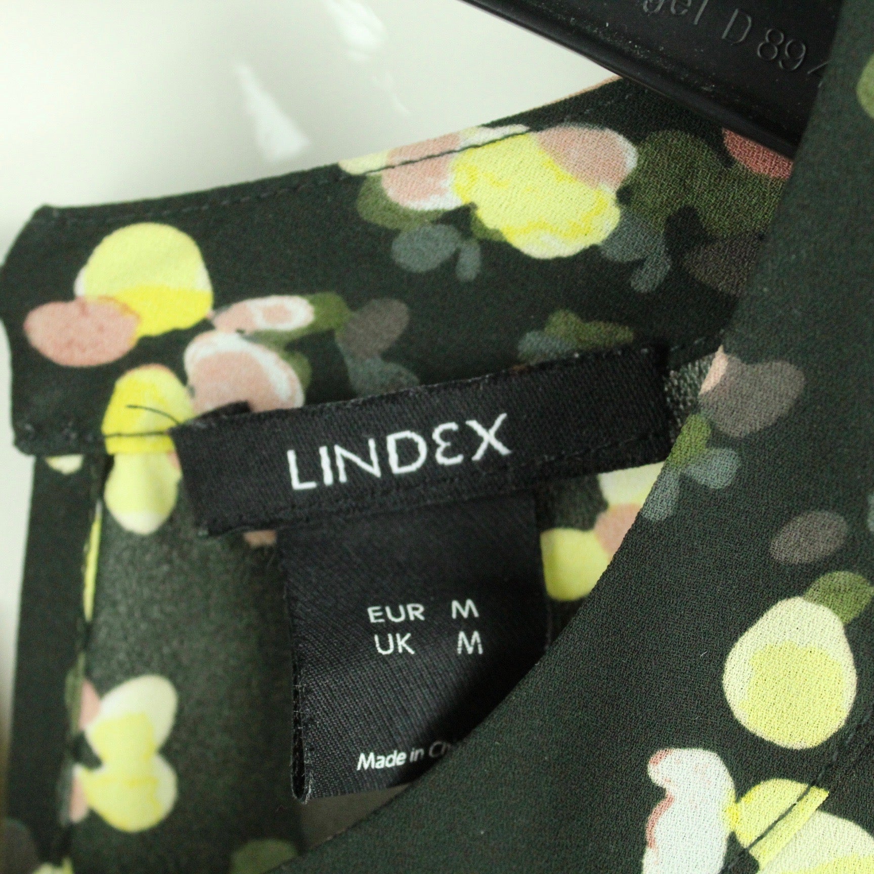 Second Hand LINDEX Kleid Gr. M schwarz mehrfarbig geblümt (*)