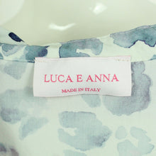 Laden Sie das Bild in den Galerie-Viewer, Second Hand LUCA E ANNA Maxikleid Gr. S weiß bunt Animal-Print (*)