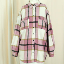 Laden Sie das Bild in den Galerie-Viewer, Second Hand SISTERS POINT Jacke Gr. L rosa mehrfarbig kariert (*)