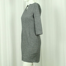 Laden Sie das Bild in den Galerie-Viewer, Second Hand REFIVE Kleid mit Wolle Gr. 36 weiß schwarz gemustert (*)