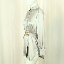 Laden Sie das Bild in den Galerie-Viewer, Second Hand Satinkleid Gr. S beige uni Kleid (*)