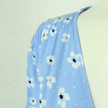 Laden Sie das Bild in den Galerie-Viewer, Second Hand Midikleid Gr. M blau weiß schwarz geblümt (*)
