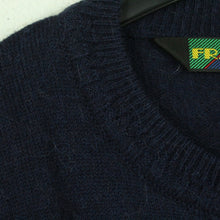 Laden Sie das Bild in den Galerie-Viewer, Vintage Pullover mit Wolle Gr. S blau mehrfarbig Crazy Pattern Strick