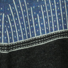 Laden Sie das Bild in den Galerie-Viewer, Vintage Pullover mit Wolle Gr. M blau mehrfarbig Crazy Pattern Strick