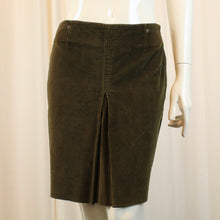 Laden Sie das Bild in den Galerie-Viewer, Second Hand HENRY COTTON´S Cordrock Gr. 42 khaki (*)