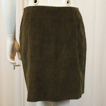Laden Sie das Bild in den Galerie-Viewer, Second Hand HENRY COTTON´S Cordrock Gr. 42 khaki (*)