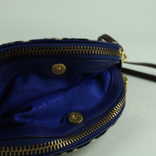 Laden Sie das Bild in den Galerie-Viewer, Second Hand MARC BY MARC JACOBS Handtasche blau mehrfarbig Cross Body (*)