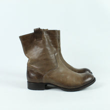 Laden Sie das Bild in den Galerie-Viewer, Second Hand INK Stiefeletten Booties Gr. 39 braun Leder (*)