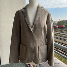 Laden Sie das Bild in den Galerie-Viewer, Second Hand ST. EMILE Blazer Gr. S beige (*)
