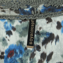 Laden Sie das Bild in den Galerie-Viewer, Second Hand SOYACONCEPT Bluse Gr. L blau mehrfarbig abstrakt geblümt (*)