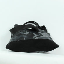 Laden Sie das Bild in den Galerie-Viewer, Second Hand BROWNBREATH Tasche schwarz grau Handtasche NEU (*)