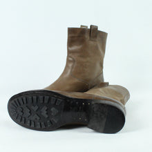 Laden Sie das Bild in den Galerie-Viewer, Second Hand INK Stiefeletten Booties Gr. 39 braun Leder (*)
