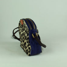 Laden Sie das Bild in den Galerie-Viewer, Second Hand MARC BY MARC JACOBS Handtasche blau mehrfarbig Cross Body (*)
