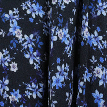 Laden Sie das Bild in den Galerie-Viewer, Second Hand GESTUZ Bluse Gr. 40 blau mehrfarbig geblümt (*)