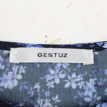 Laden Sie das Bild in den Galerie-Viewer, Second Hand GESTUZ Bluse Gr. 40 blau mehrfarbig geblümt (*)