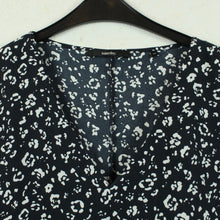 Laden Sie das Bild in den Galerie-Viewer, Second Hand SOMEDAY Kleid Gr. 36 dunkelblau weiß gemustert (*)