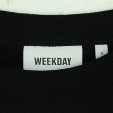 Laden Sie das Bild in den Galerie-Viewer, Second Hand WEEKDAY Sweatshirt Gr. S schwarz mit Stickerei &quot;Casket College&quot; (*)