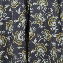 Laden Sie das Bild in den Galerie-Viewer, Second Hand JULIA FAGERHOLT Seidenkleid Gr. 34 grau mehrfarbig gemustert Seide (*)