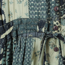 Laden Sie das Bild in den Galerie-Viewer, Vintage Jumpsuit Gr. S blau mehrfarbig Mustermix floral