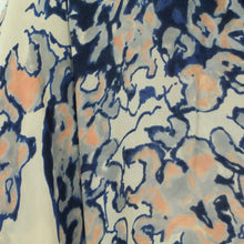 Laden Sie das Bild in den Galerie-Viewer, Second Hand COSTER COPENHAGEN Bluse Gr. 44 dunkelblau gemustert (*)