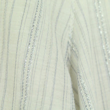 Laden Sie das Bild in den Galerie-Viewer, Second Hand CUSTOMMADE Bluse Gr. S weiß grau silber gestreift Langarm (*)