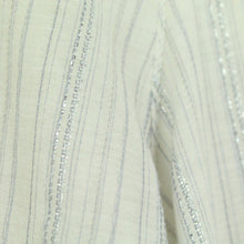 Laden Sie das Bild in den Galerie-Viewer, Second Hand CUSTOMMADE Bluse Gr. S weiß grau silber gestreift Langarm (*)