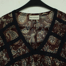 Laden Sie das Bild in den Galerie-Viewer, Second Hand MILK COPENHAGEN Kleid Gr. S braun mehrfarbig gemustert Midikleid (*)