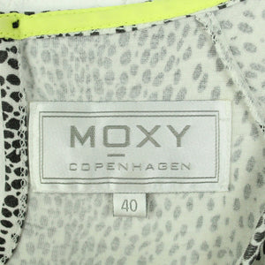Second Hand MOXY COPENHAGEN T-Shirt Gr. 40 schwarz weiß mit Tierprint (*)