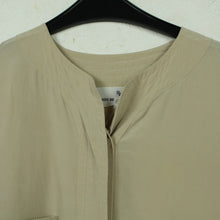 Laden Sie das Bild in den Galerie-Viewer, Vintage Seidenbluse Gr. S beige uni langarm