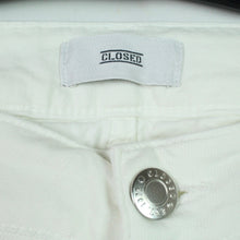 Laden Sie das Bild in den Galerie-Viewer, Second Hand CLOSED Jeans Gr. 26 weiß Pedal Star (*)