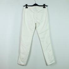 Laden Sie das Bild in den Galerie-Viewer, Second Hand CLOSED Jeans Gr. 26 weiß Pedal Star (*)