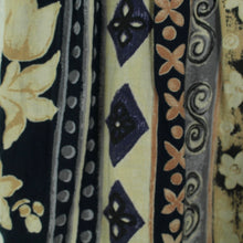 Laden Sie das Bild in den Galerie-Viewer, Vintage Shorts Gr. L beige mehrfarbig gemustert Crazy Pattern Sommershorts