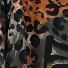Laden Sie das Bild in den Galerie-Viewer, Vintage Bluse Gr. M schwarz mehrfarbig Animalprint langarm