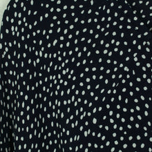 Laden Sie das Bild in den Galerie-Viewer, Second Hand GANNI Bluse Gr. XS blau weiß gepunktet oversized (*)