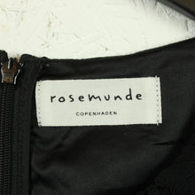 Laden Sie das Bild in den Galerie-Viewer, Second Hand ROSEMUNDE COPENHAGEN Kleid Gr. 36 schwarz Spitzenkleid (*)