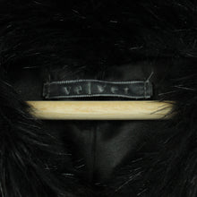 Laden Sie das Bild in den Galerie-Viewer, Second Hand VELVET Fake Fur Mantel Gr. M schwarz Kunstfellmantel (*)