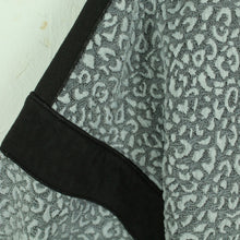 Laden Sie das Bild in den Galerie-Viewer, Second Hand ENVII Sweatshirt Gr. S grau schwarz Animalprint (*)