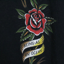 Laden Sie das Bild in den Galerie-Viewer, Vintage BEING AS AN OCEAN T-Shirt Gr. S schwarz Bandshirt Merchandise mit Backprint