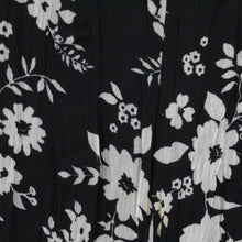 Laden Sie das Bild in den Galerie-Viewer, Vintage Rock Gr. S schwarz weiß gemustert Blumen High Waist Rock Blumenmuster