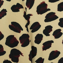 Laden Sie das Bild in den Galerie-Viewer, Second Hand TIGER OF SWEDEN Bluse Gr. 36 mehrfarbig Animalprint (*)
