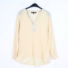 Laden Sie das Bild in den Galerie-Viewer, Second Hand ILSE JACOBSEN Bluse Gr. 36 apricot Pailletten (*)