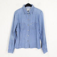 Laden Sie das Bild in den Galerie-Viewer, Second Hand CLOSED Bluse Gr. XL hellblau Jeansbluse (*)