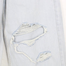 Laden Sie das Bild in den Galerie-Viewer, Second Hand BDG Jeans Gr. 28/32 hellblau Mod. Harri Low Rise Boyfriend (*)